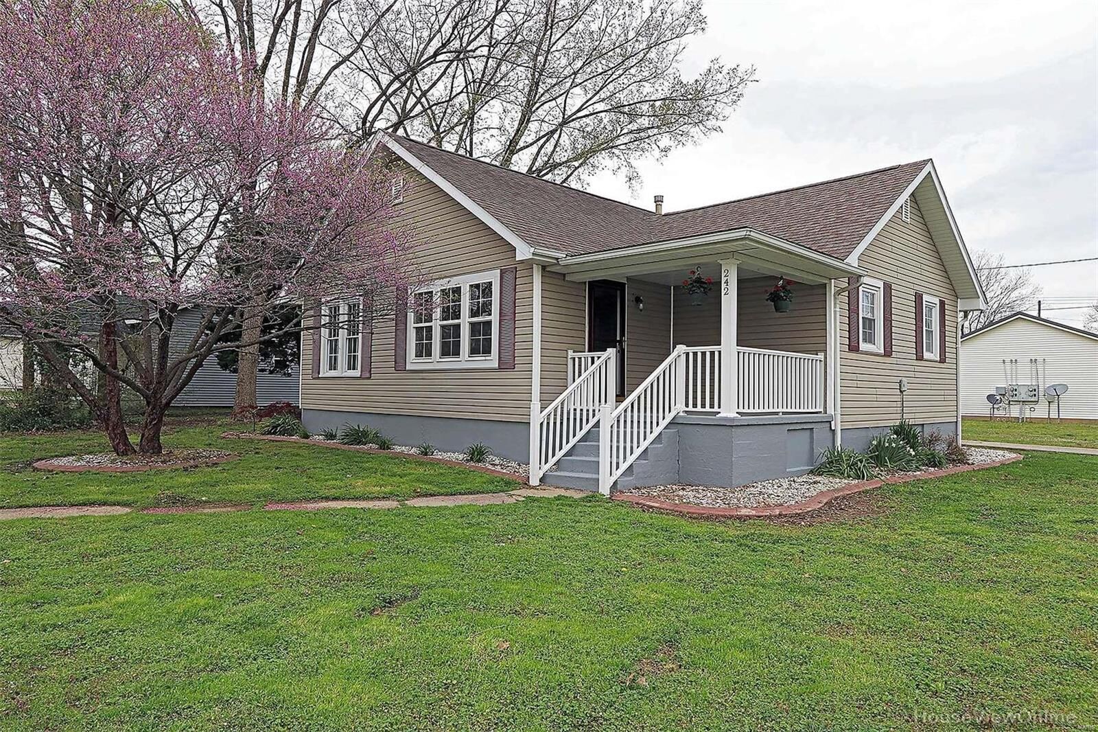 Property Photo:  242 E Missouri  MO 63736 