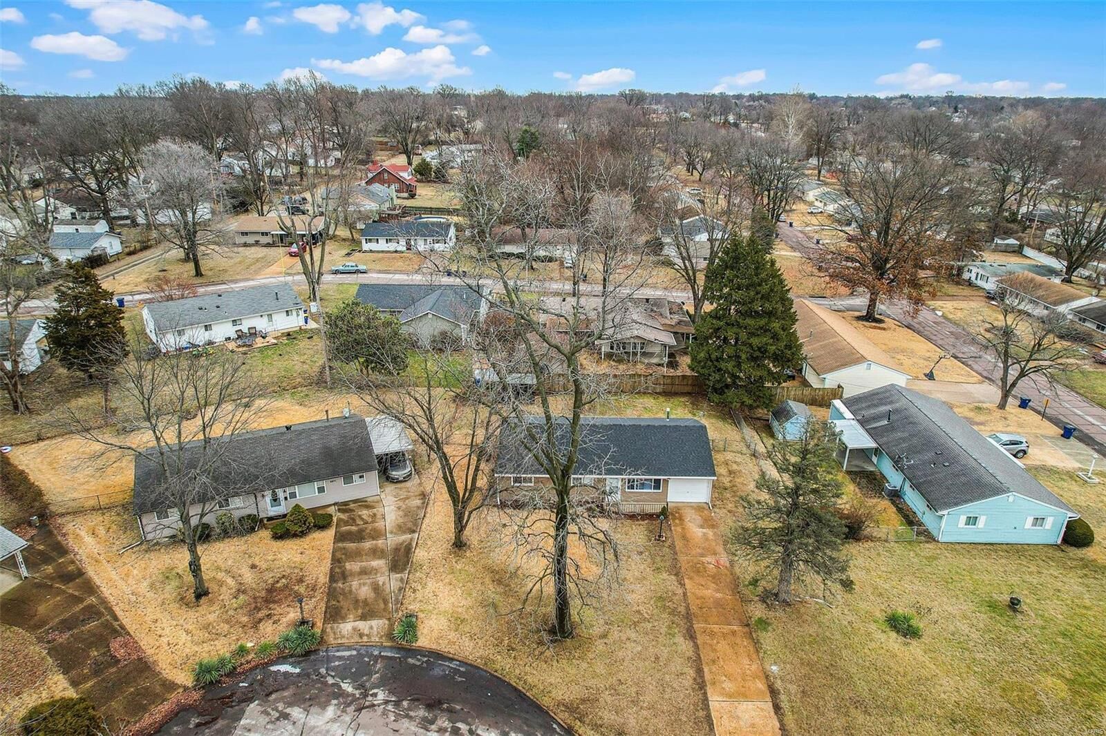 Property Photo: 9865 Guthrie Avenue MO 63134