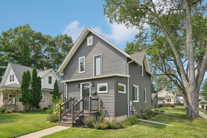 Property Photo:  402 W 3rd St  WI 53066 