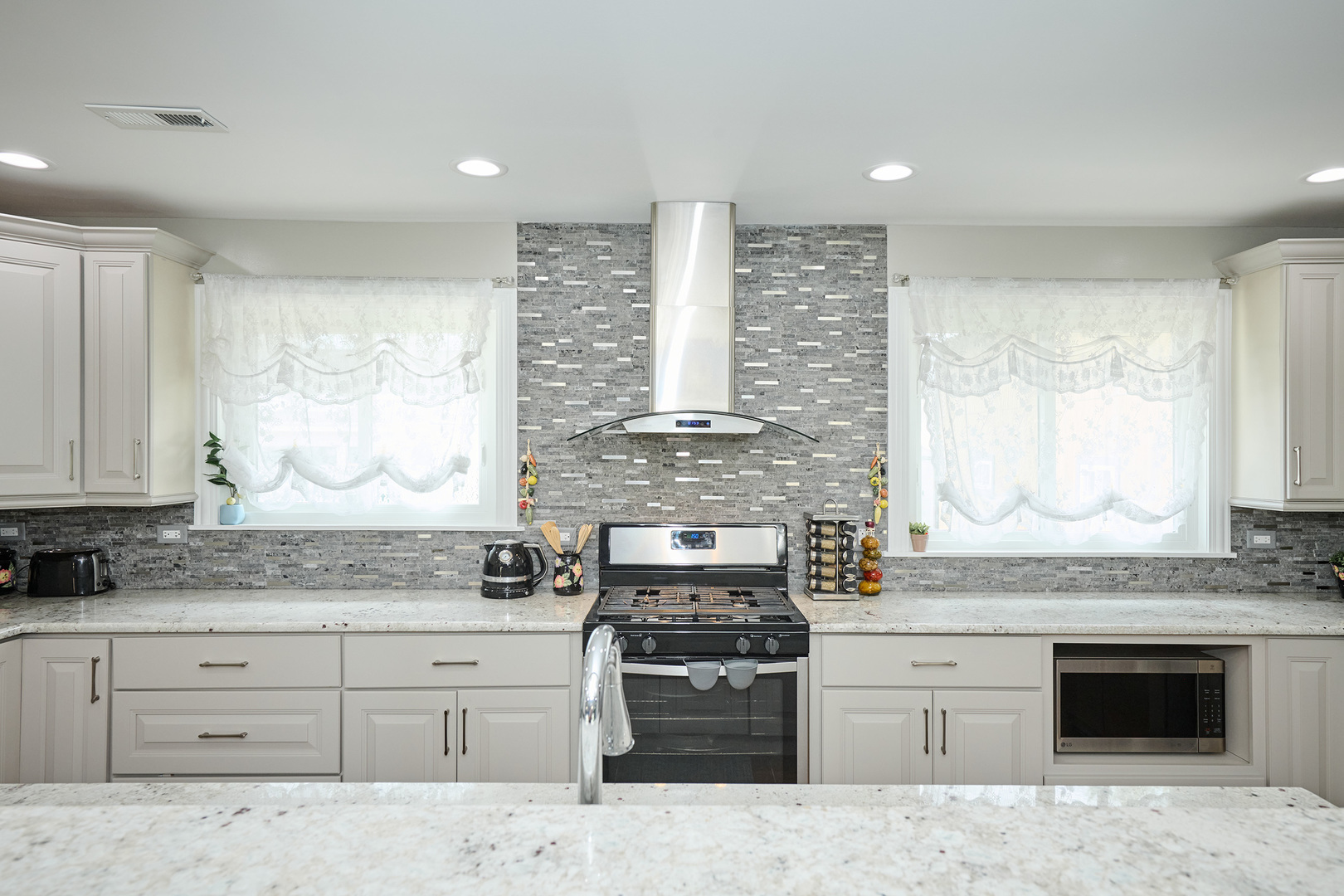 Property Photo: 8841 Kathy Lane IL 60016
