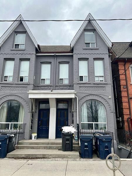 Property Photo: 678 Bathurst Street Main ON M5S 2R3