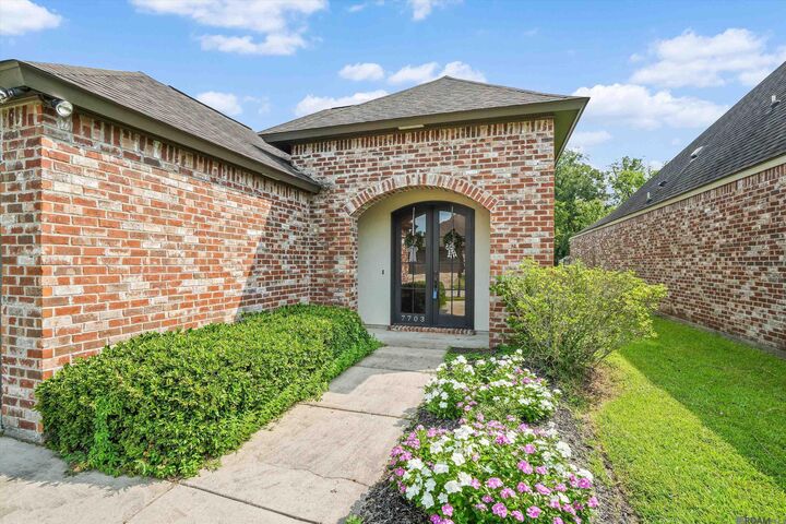 Property Photo: 7703 Ibiza Dr LA 70820