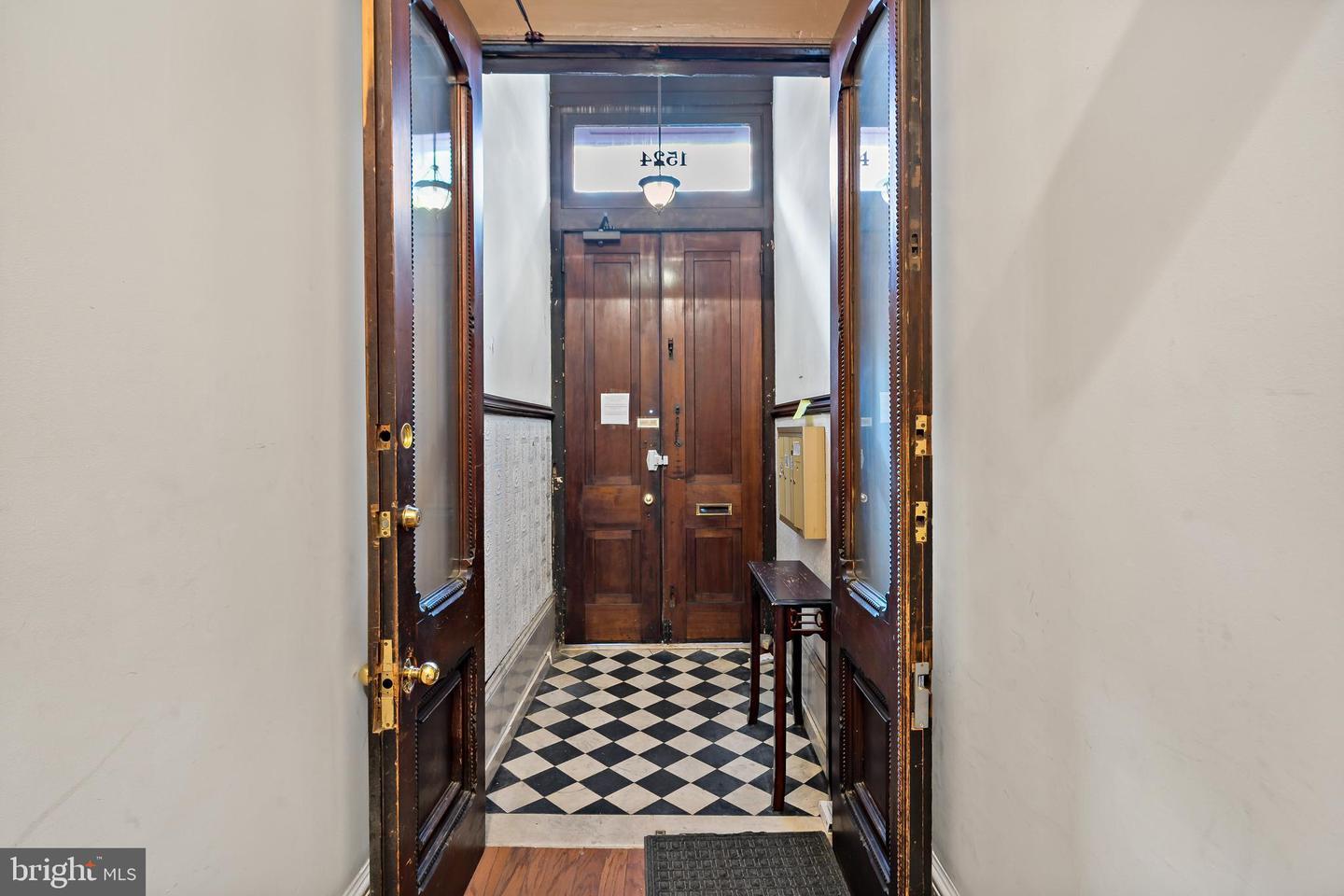 Property Photo: 1524 Pine Street 3 PA 19102