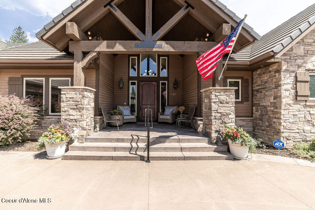 Property Photo:  1560 E Bruin Loop  ID 83835 