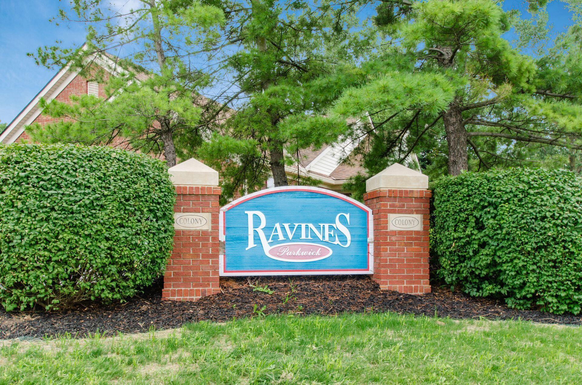 Property Photo: 4521 White Leaf Way OH 43228