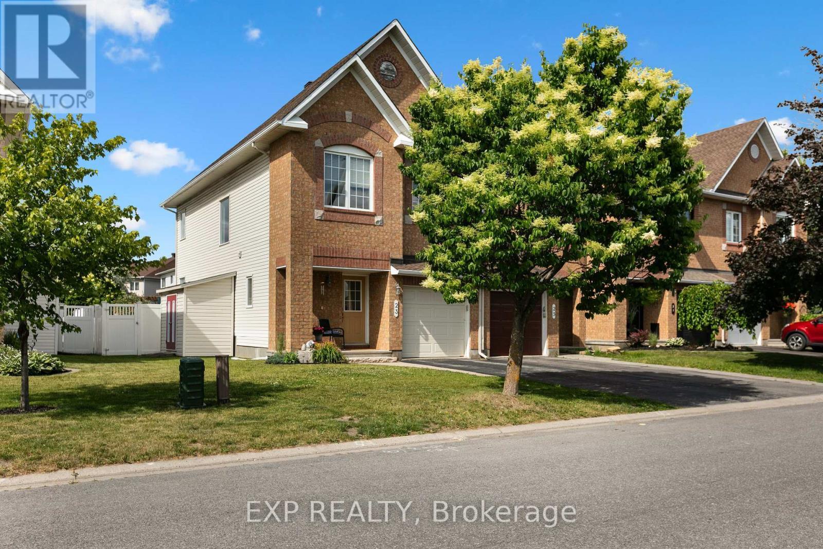 Property Photo:  23 Southpointe Avenue  ON K2J 4V4 