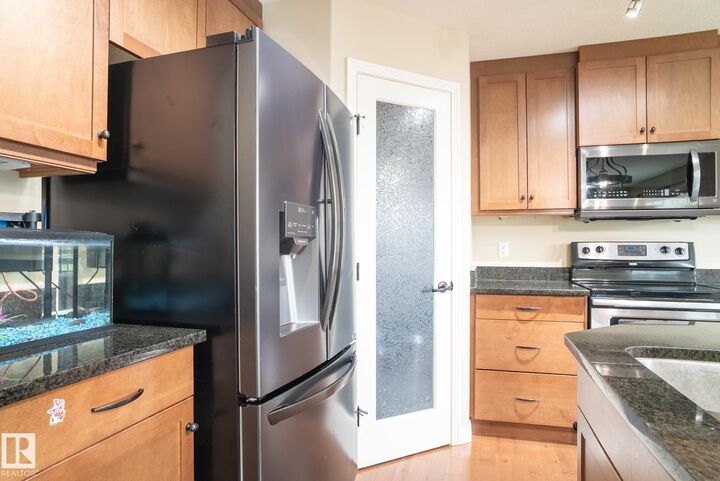 Property Photo:  7280 Essex Way  AB T8H 0L2 