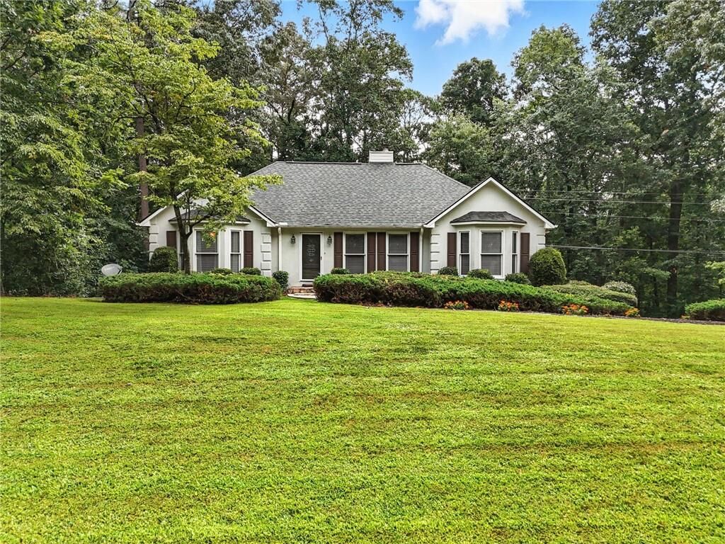 Property Photo: 1023 Laurel Lake Drive GA 30107