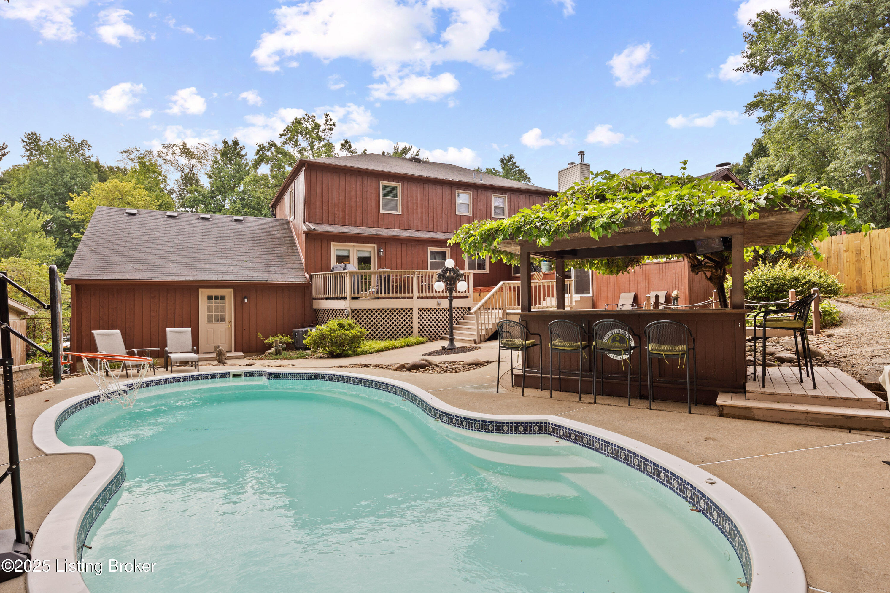 Property Photo: 8111 Barbour Manor Dr KY 40241