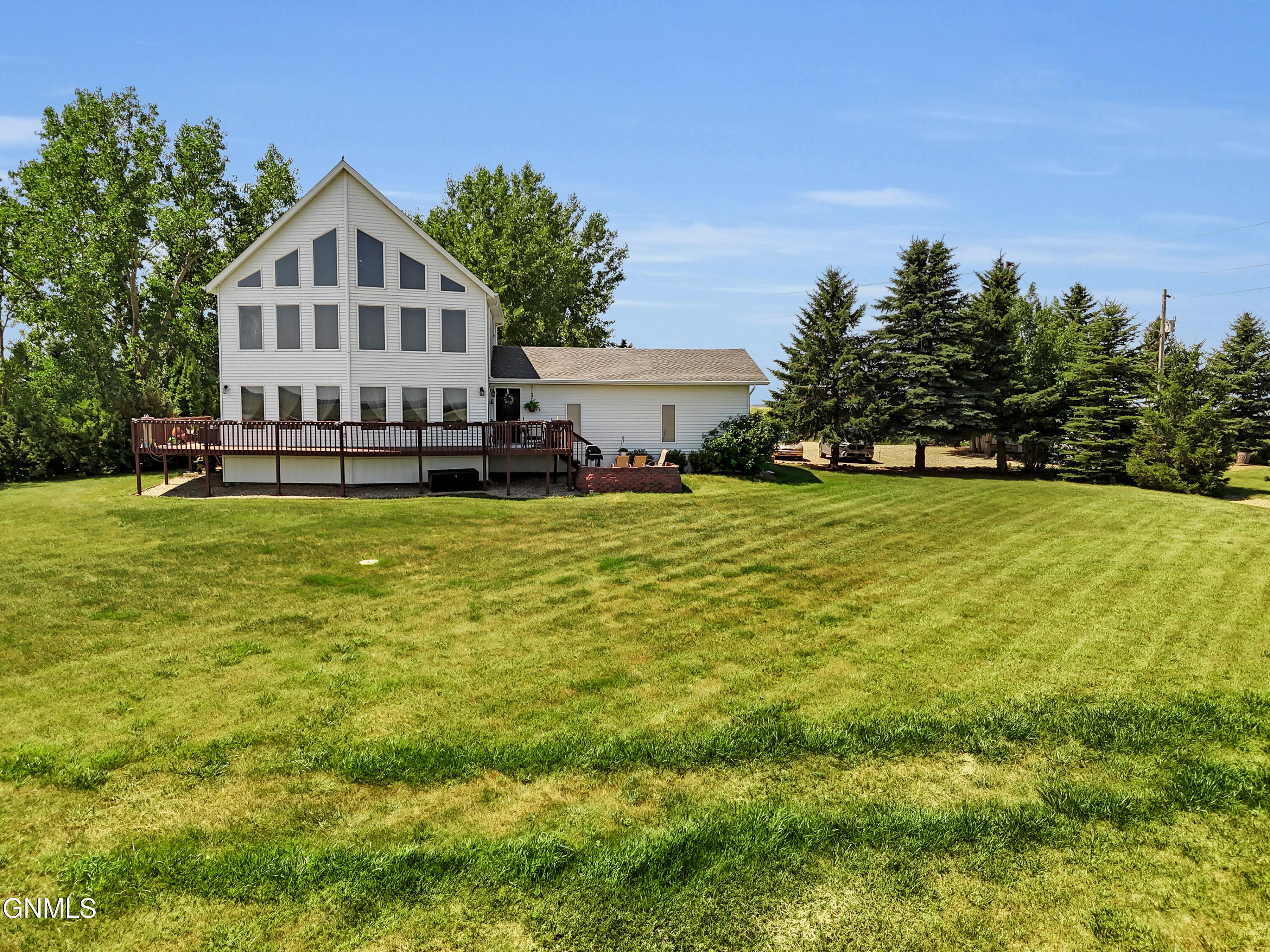 Property Photo:  698 20th Avenue NW  ND 58575 