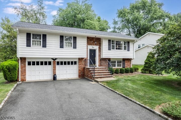 4 Williamsburg Dr  Roseland Boro NJ 07068 photo