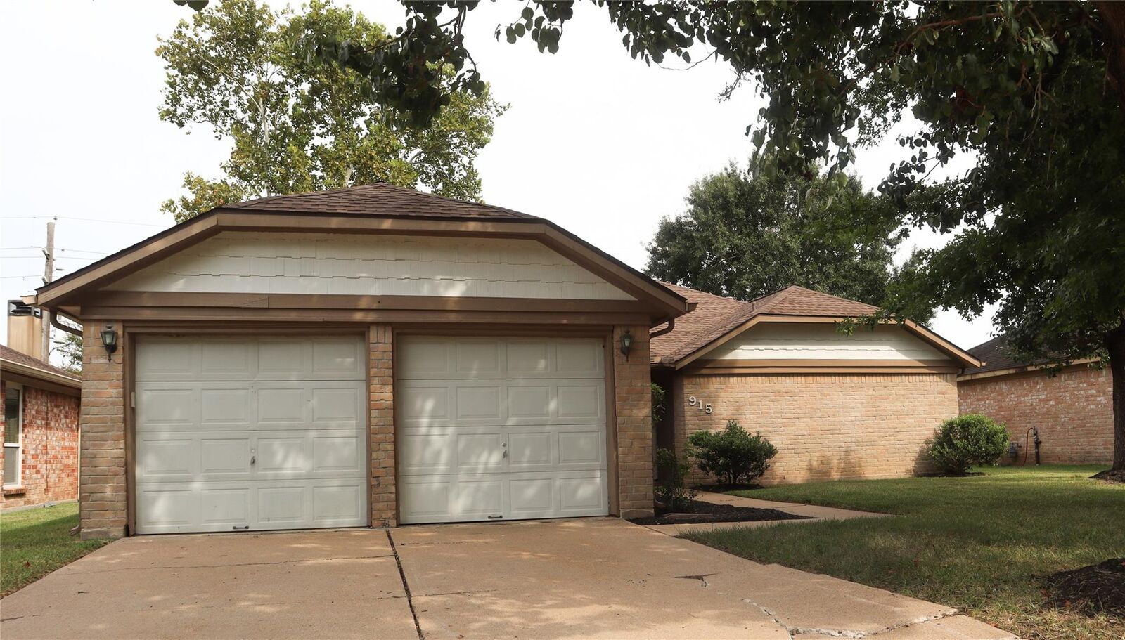 Property Photo: 915 Valley Ranch Drive TX 77450