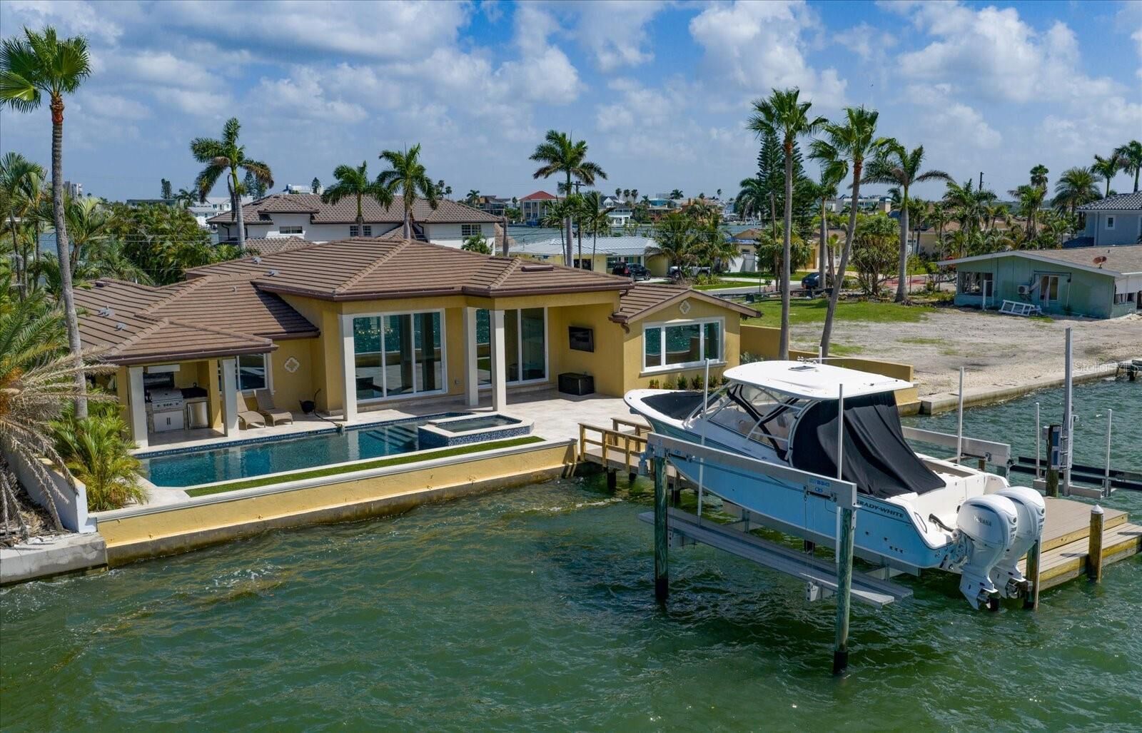Property Photo:  422 55th Avenue  FL 33706 