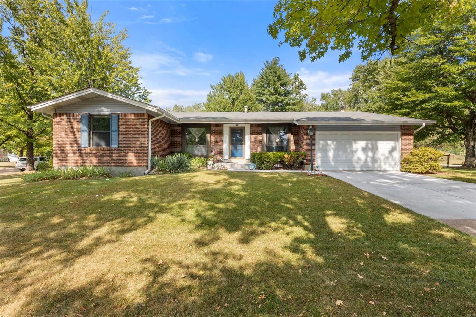 Property Photo: 1129 Briarhurst Drive MO 63021