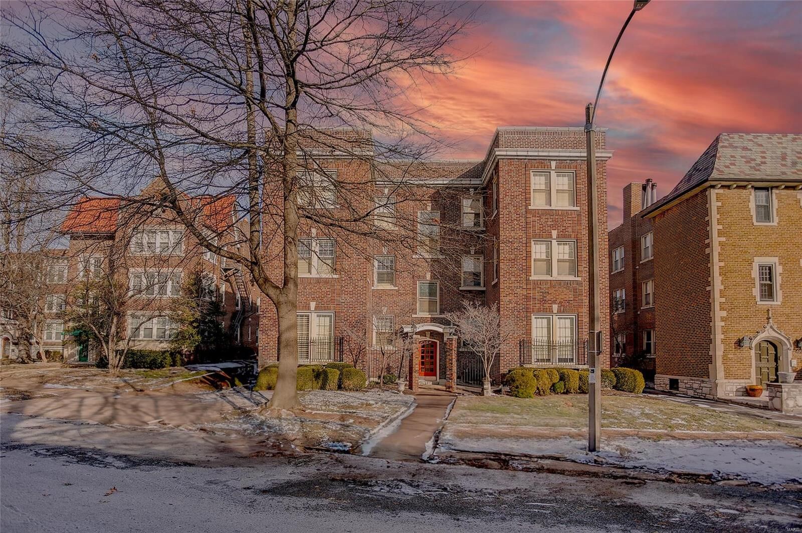 Property Photo: 6239 S Rosebury Avenue 3E MO 63105