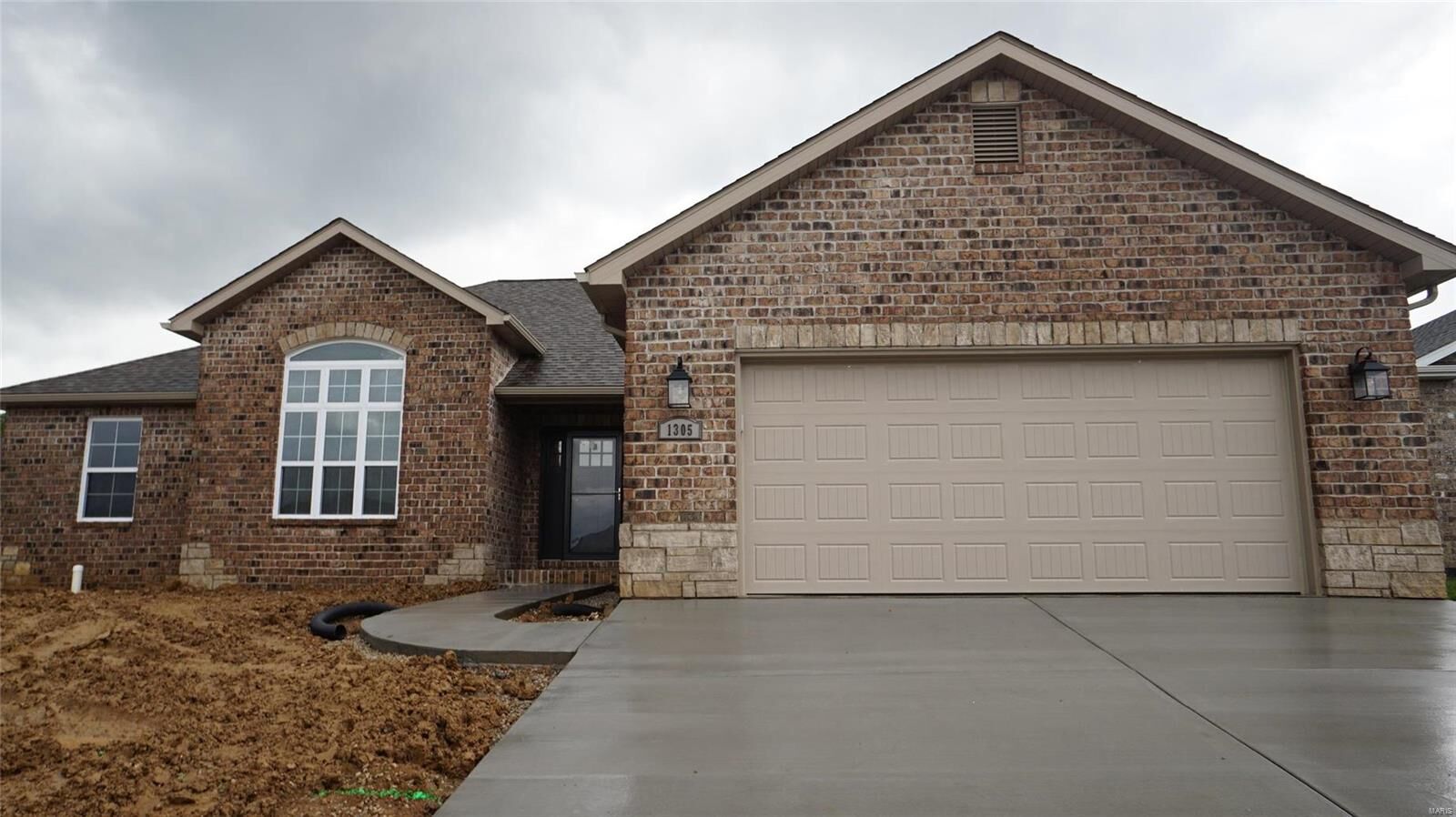 Property Photo:  1305 Coleridge Court  IL 62269