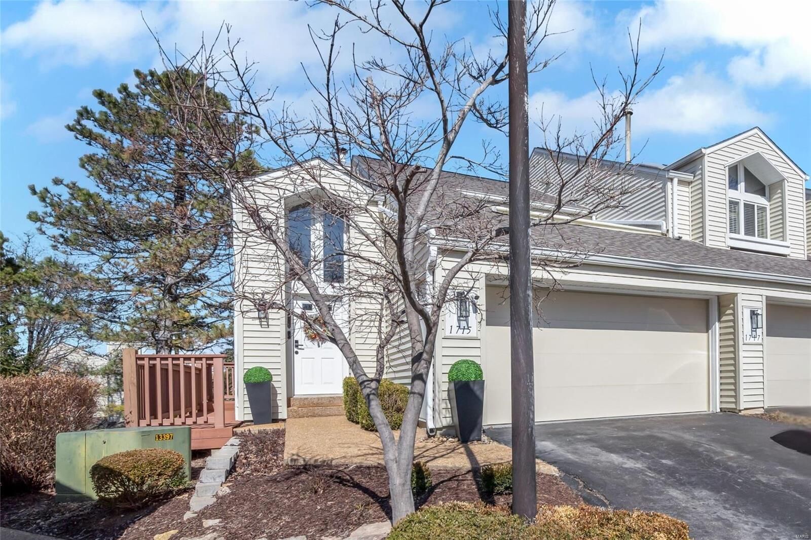 Property Photo:  1715 Highview Circle Court  MO 63021 