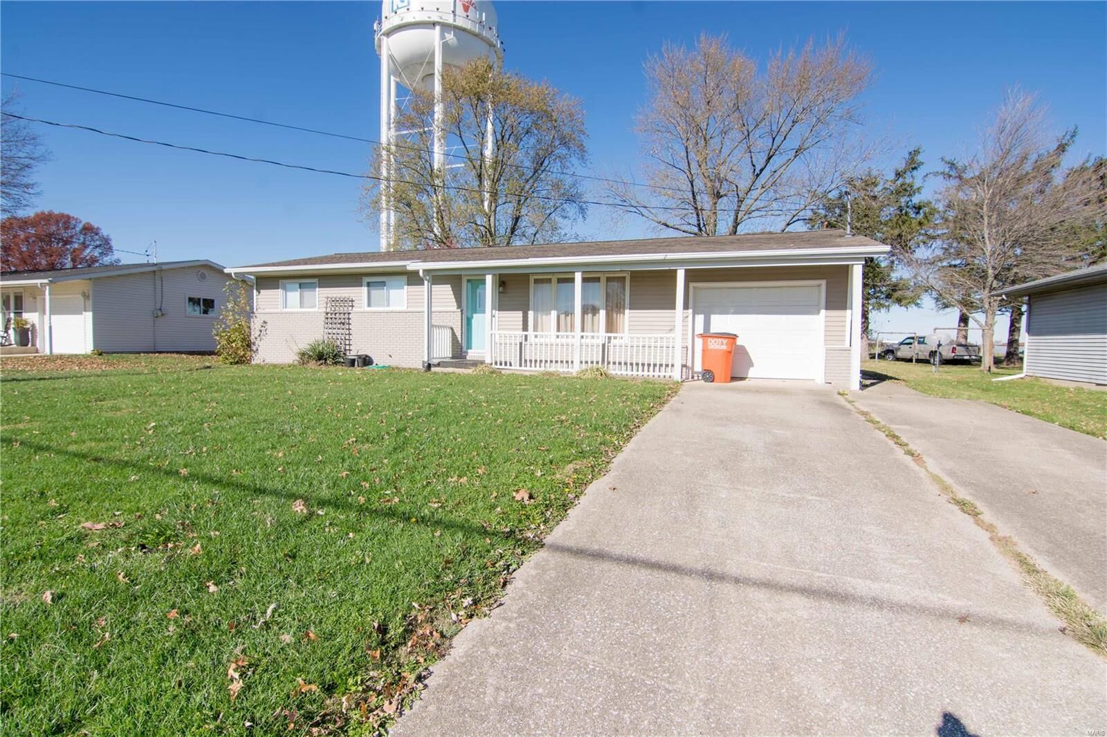 Property Photo: 2019 W Fillmore Street IL 62471