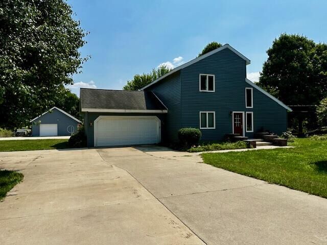 910 N Dickinson Avenue  Hesperia MI 49421 photo