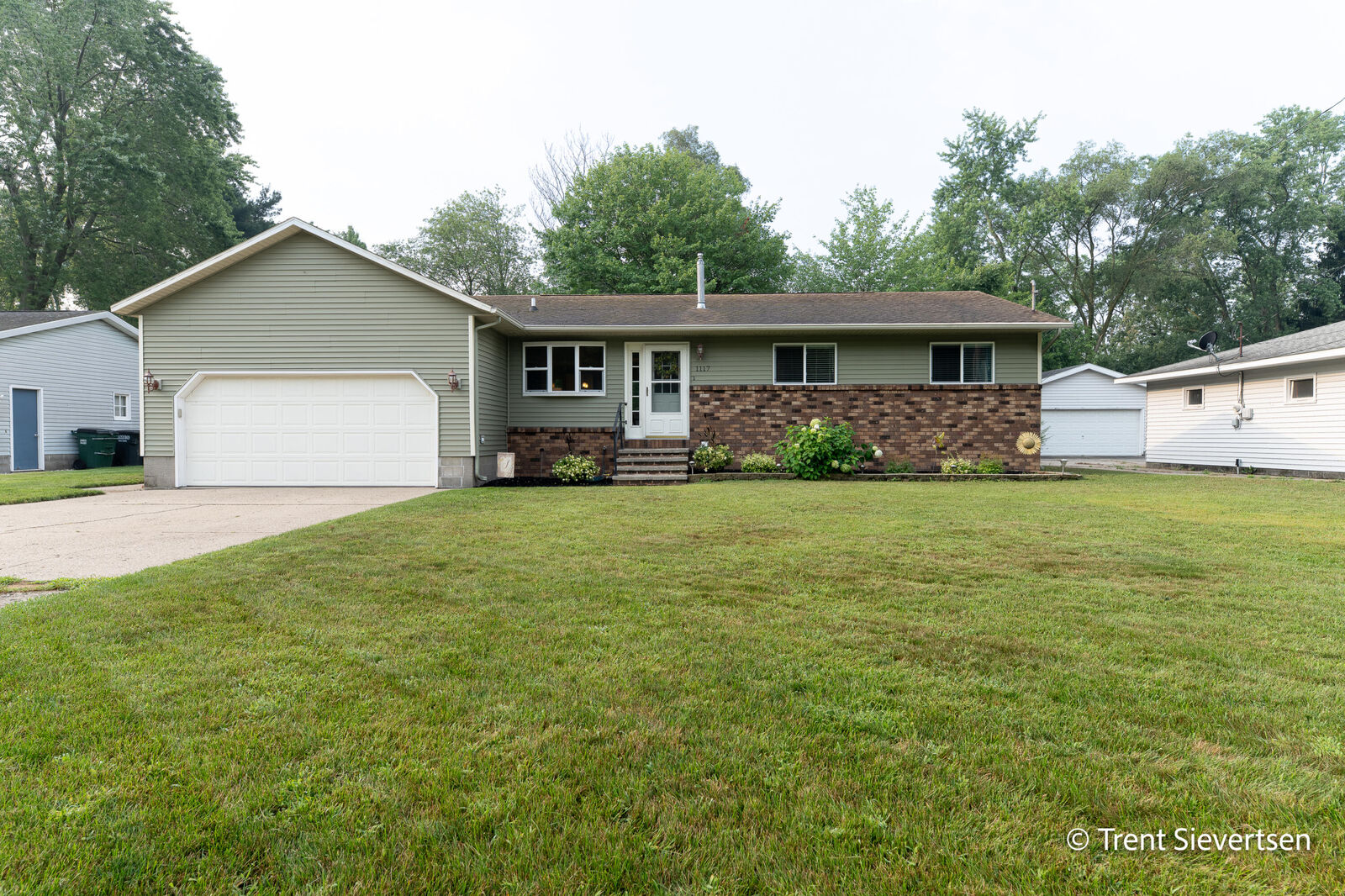 Property Photo: 1117 Esther Avenue MI 49441