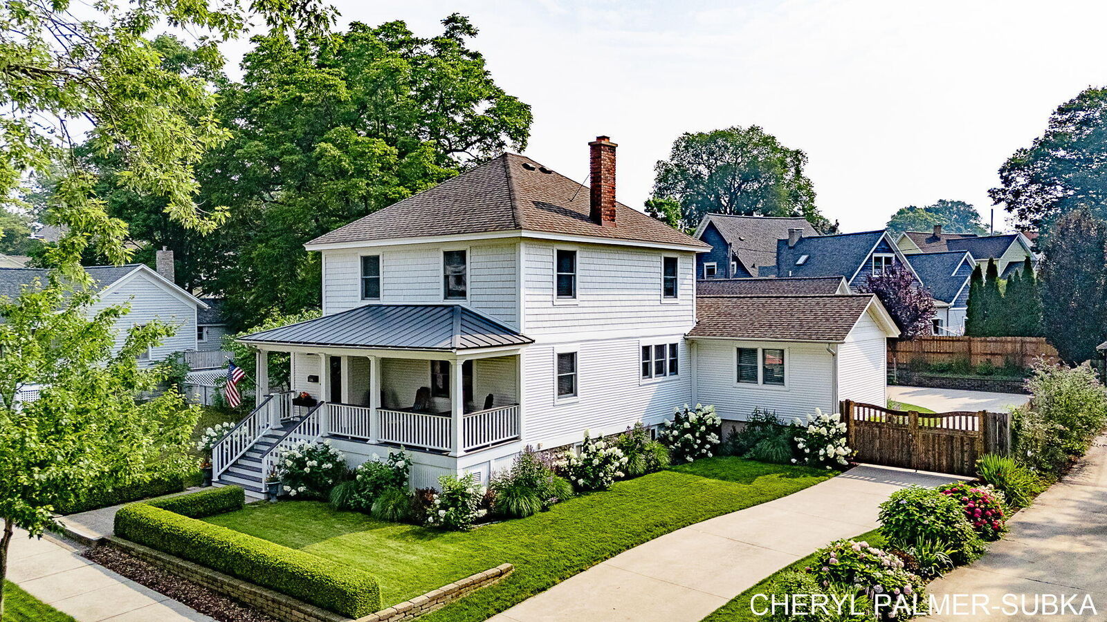 Property Photo:  406 Lake Avenue  MI 49417 