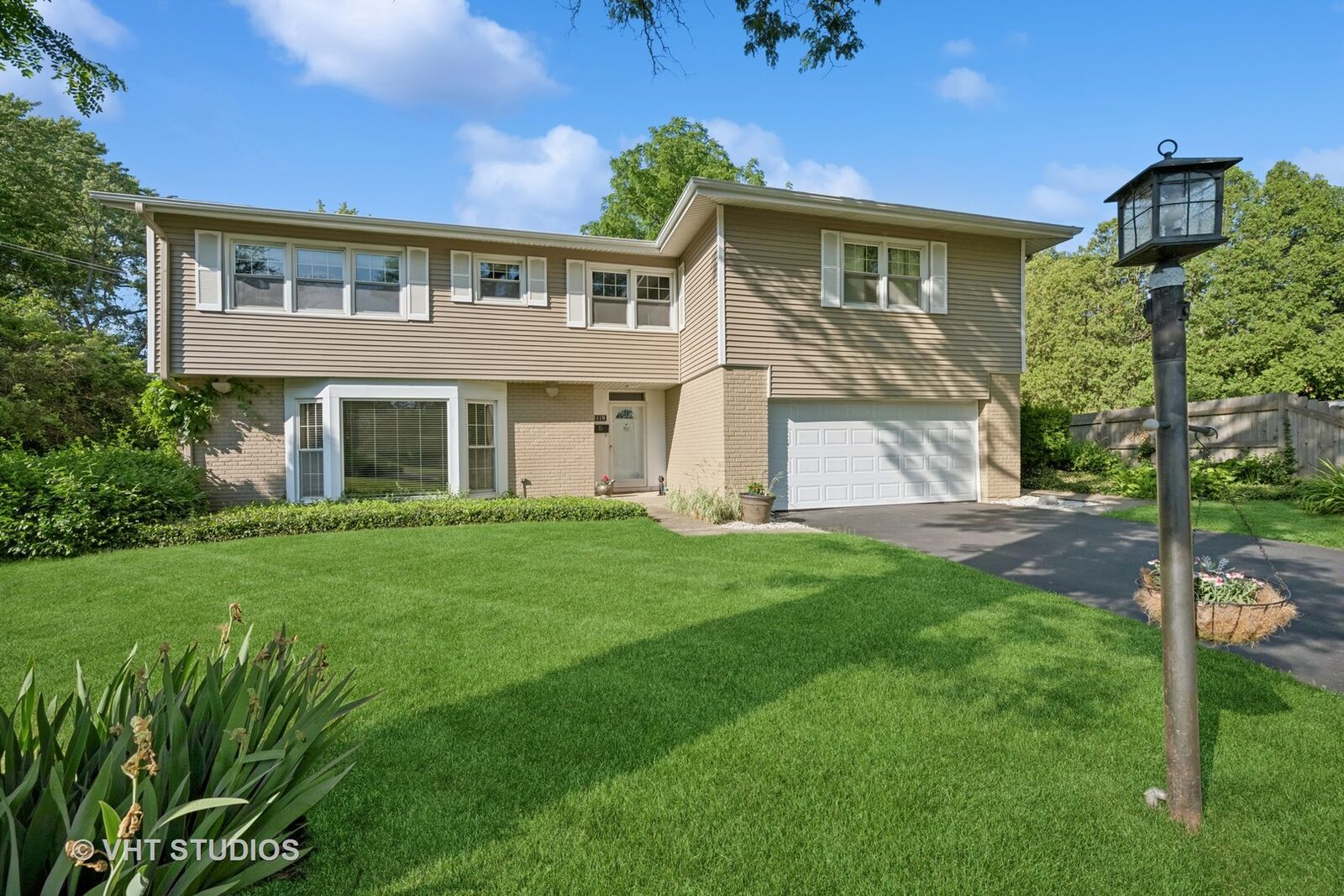 Property Photo:  1119 Hampton Court  IL 60015 
