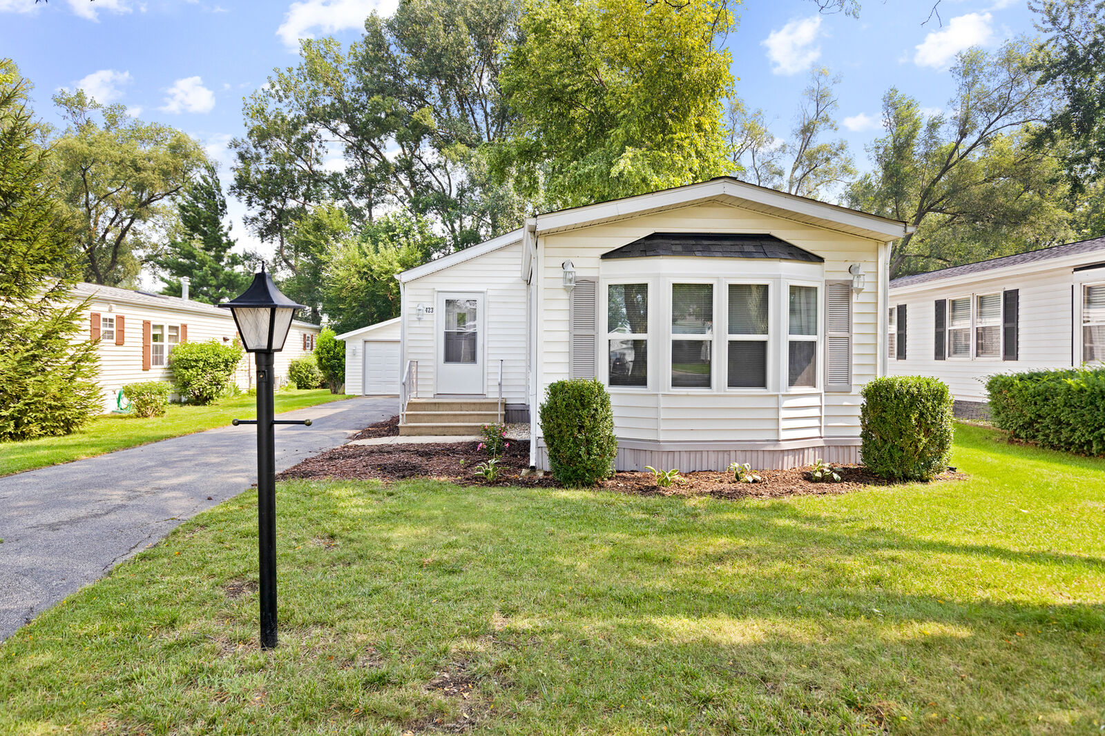 Property Photo: 423 Pawnee Trail IL 60152