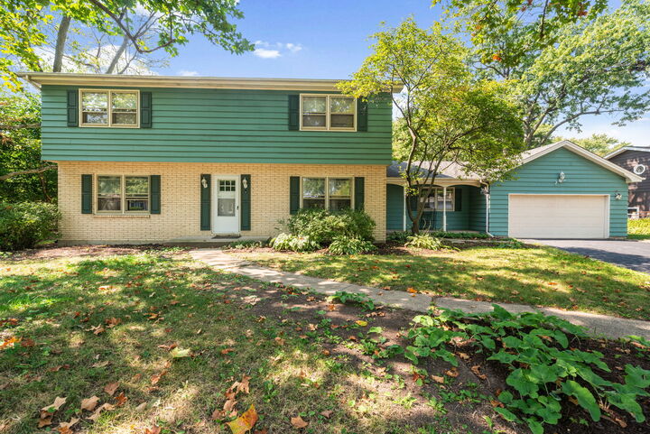 Property Photo: 133 Mayflower Drive IL 60510