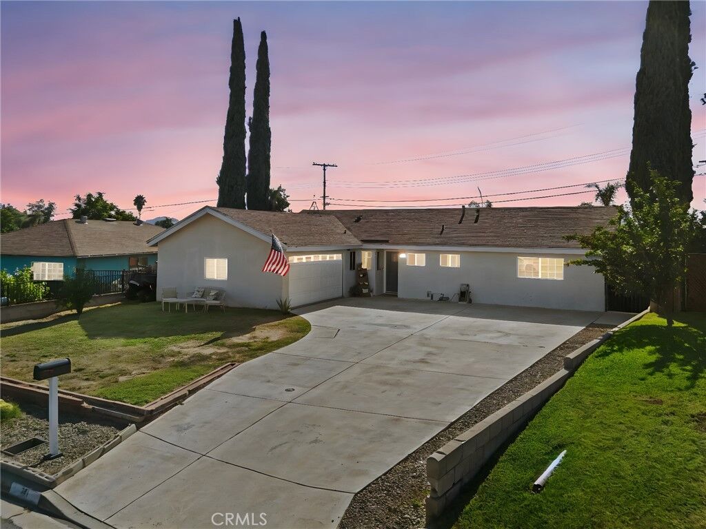 Property Photo:  371 Claire Street  CA 92501 