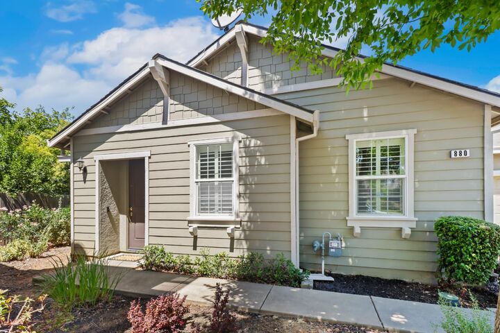 Property Photo: 880 Holley Court CA 95630