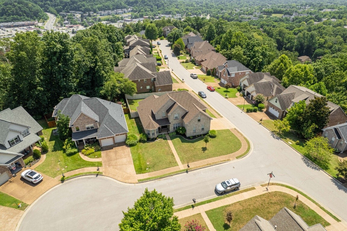 Property Photo: 300 Pinnacle Pl TN 37221