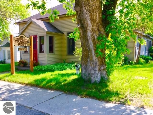 Property Photo:  8615 S Maple City Road  MI 49664 