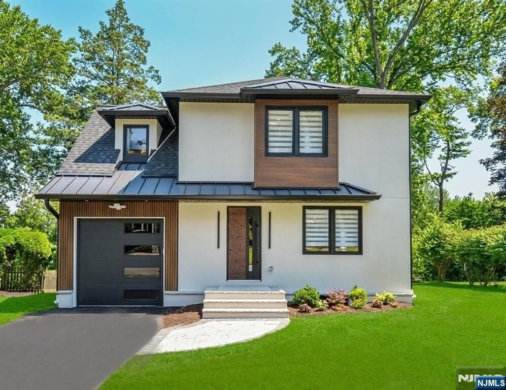 Property Photo:  72 Roosevelt Street  NJ 07626 