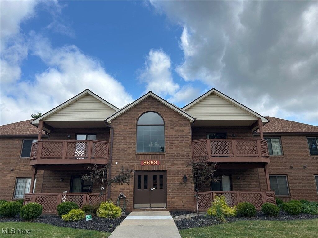 Property Photo:  8663 Scenicview Drive  OH 44147 