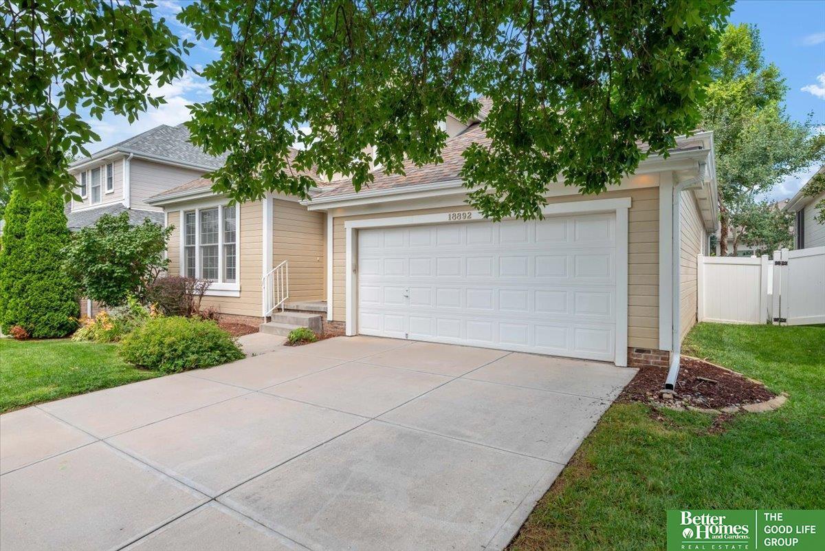 Property Photo: 18892 Mason Plaza NE 68022