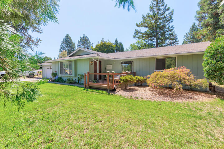 Property Photo: 8122 New Hope Road OR 97527