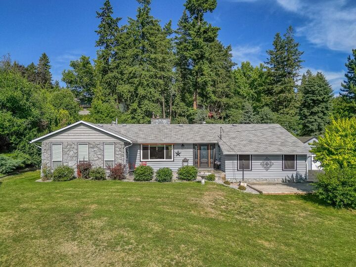 Property Photo:  1850 Lakeshore Road  BC V1E 3X7 