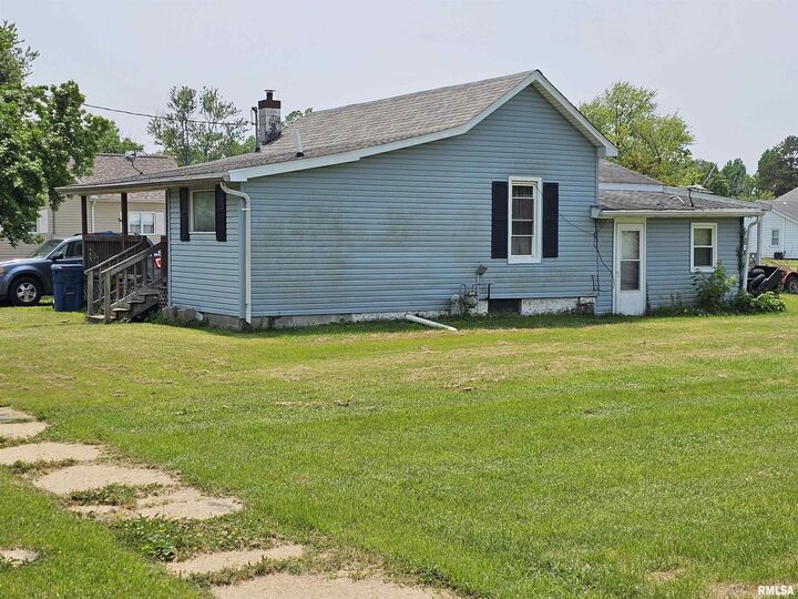 Property Photo:  707 S Cockrum Street  IL 62884 