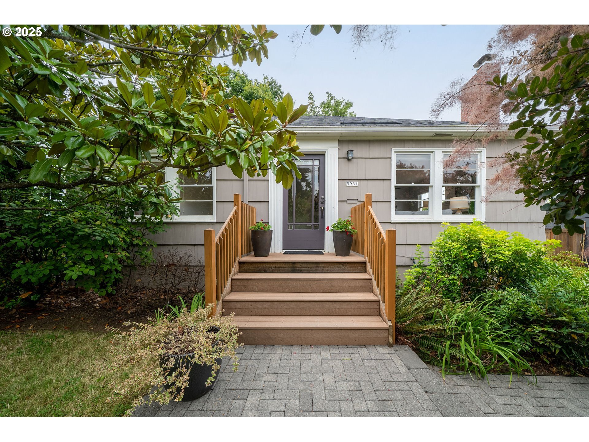 Property Photo: 5935 NE 18th Ave OR 97211