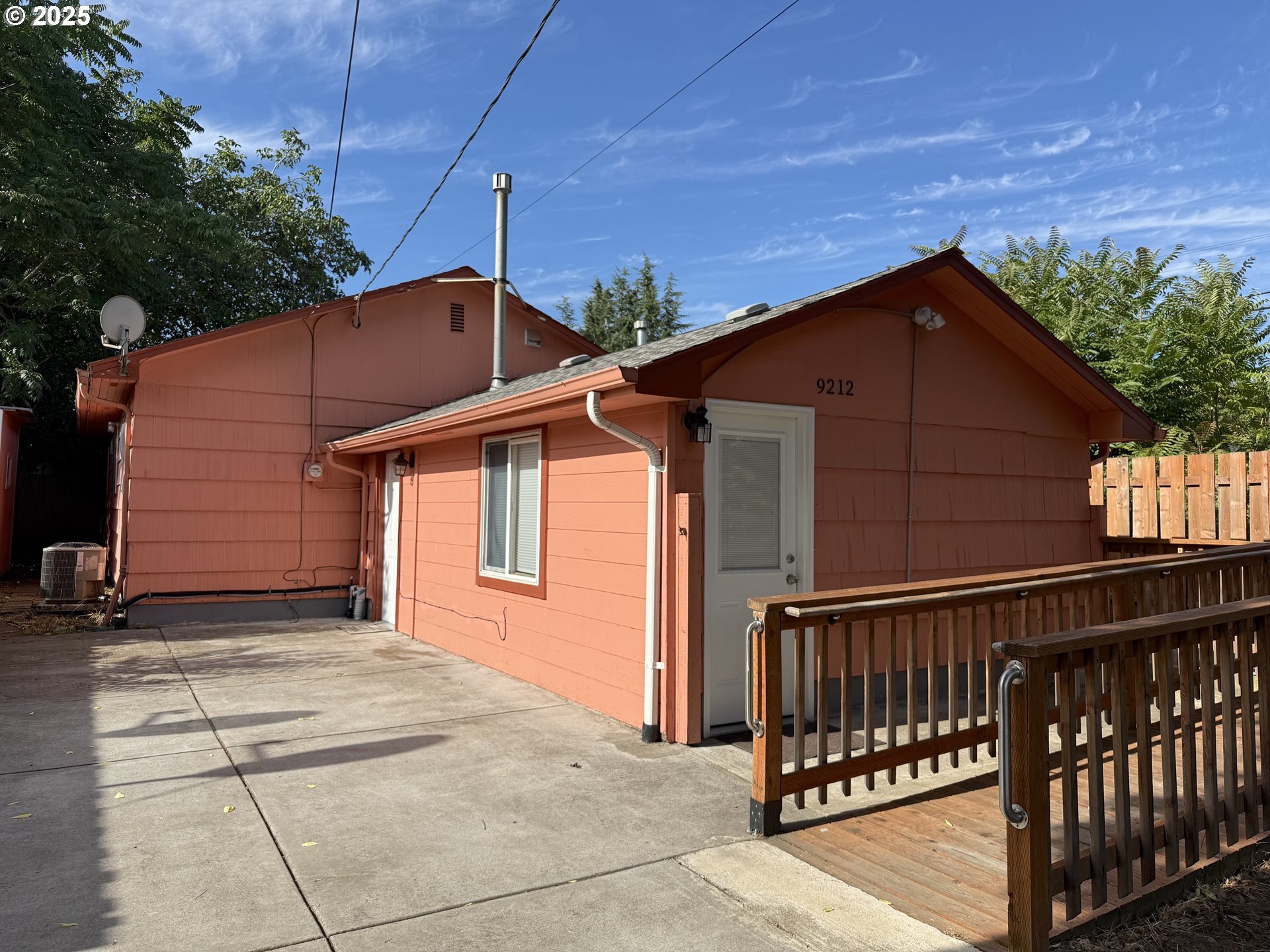 9212 SE Bush St  Portland OR 97266 photo