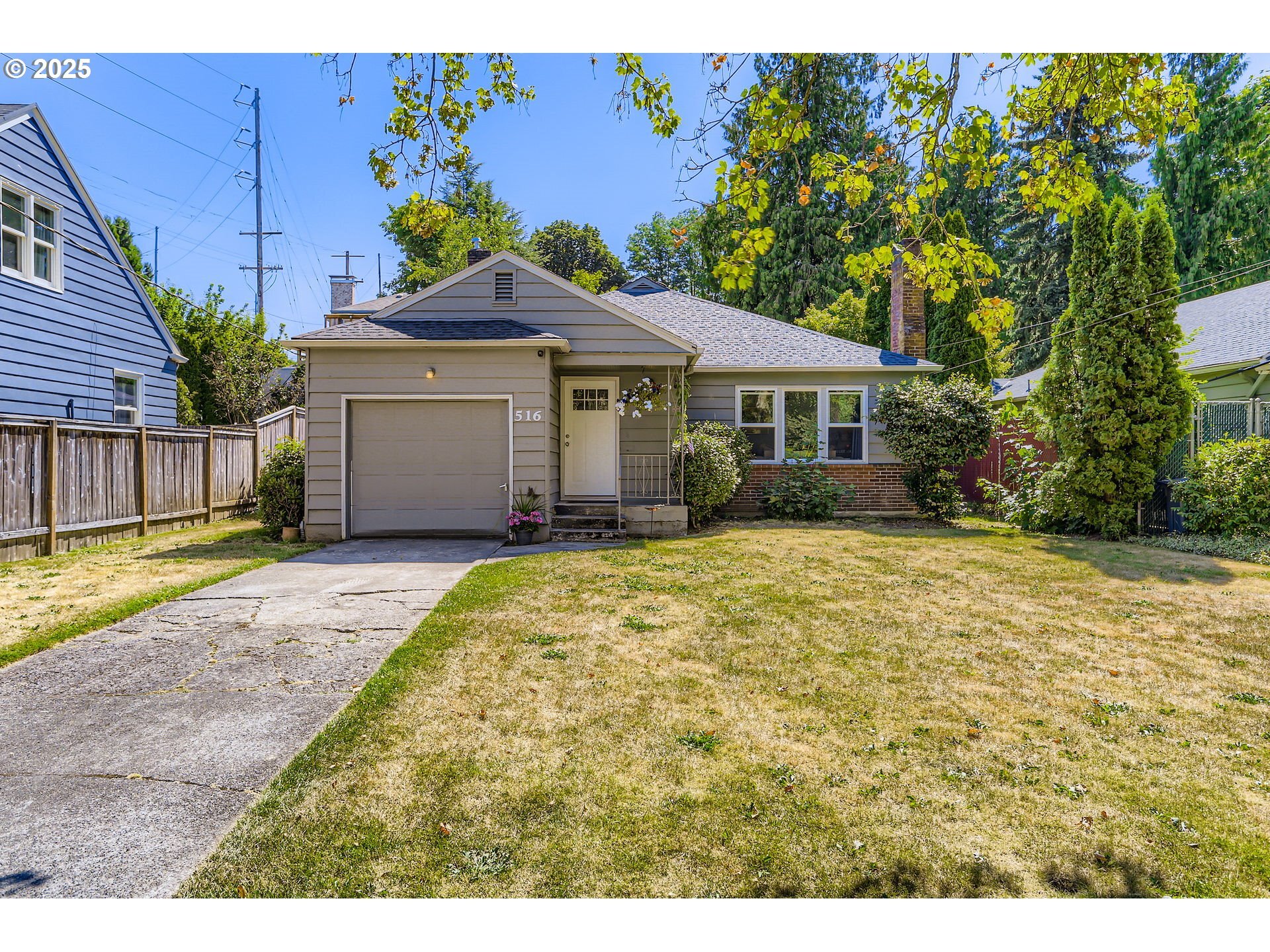 Property Photo:  516 SE 58th Ave  OR 97215 