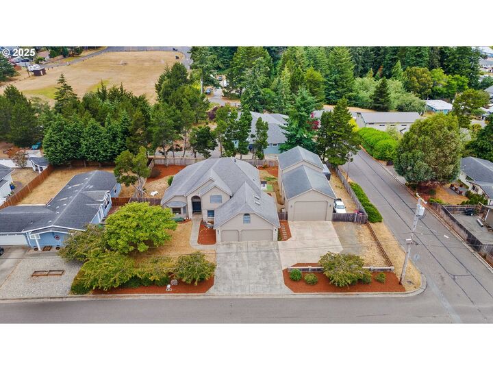 Property Photo: 2200 17th St OR 97459