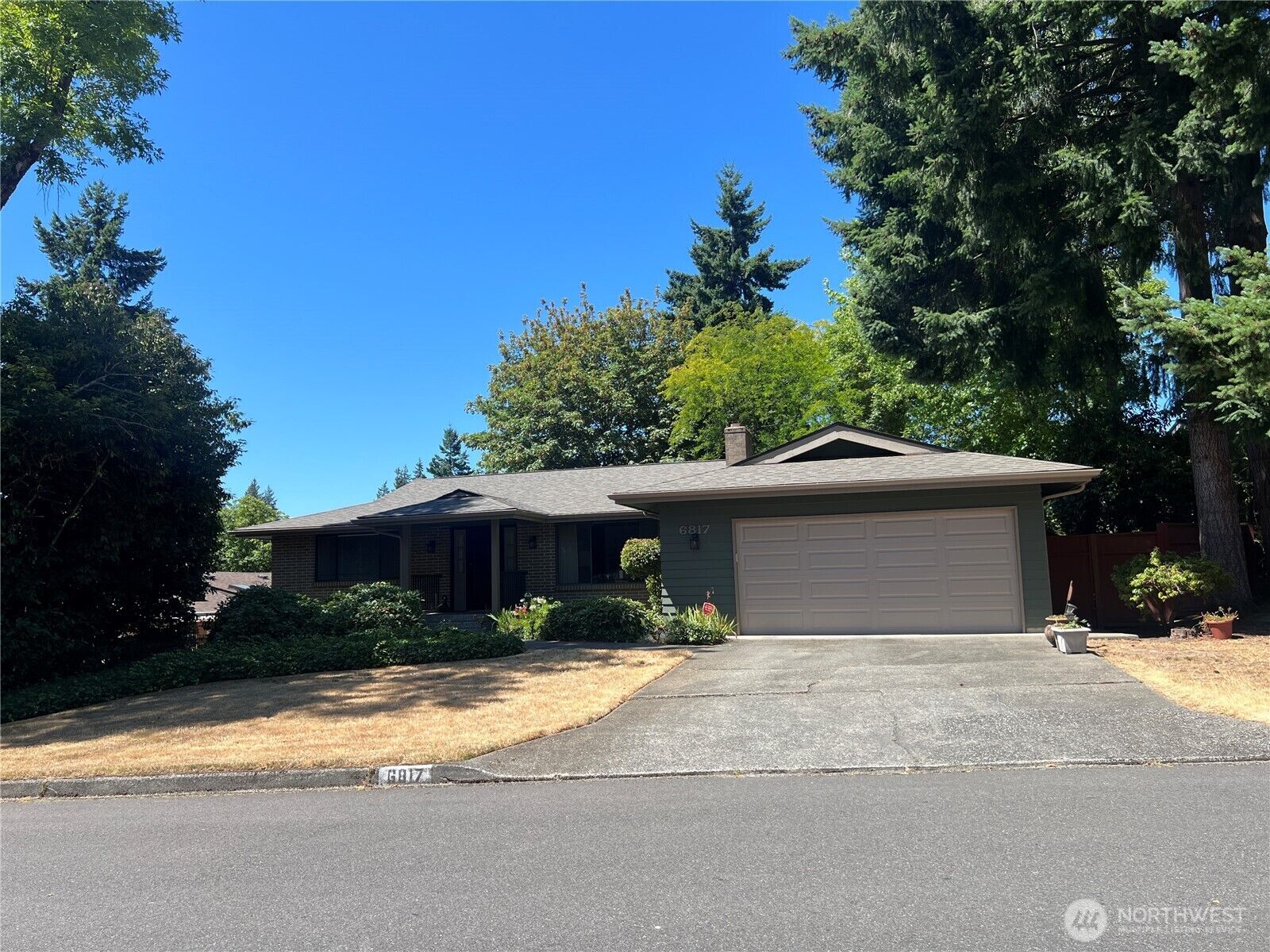 Property Photo: 6817 129th Place SE WA 98006