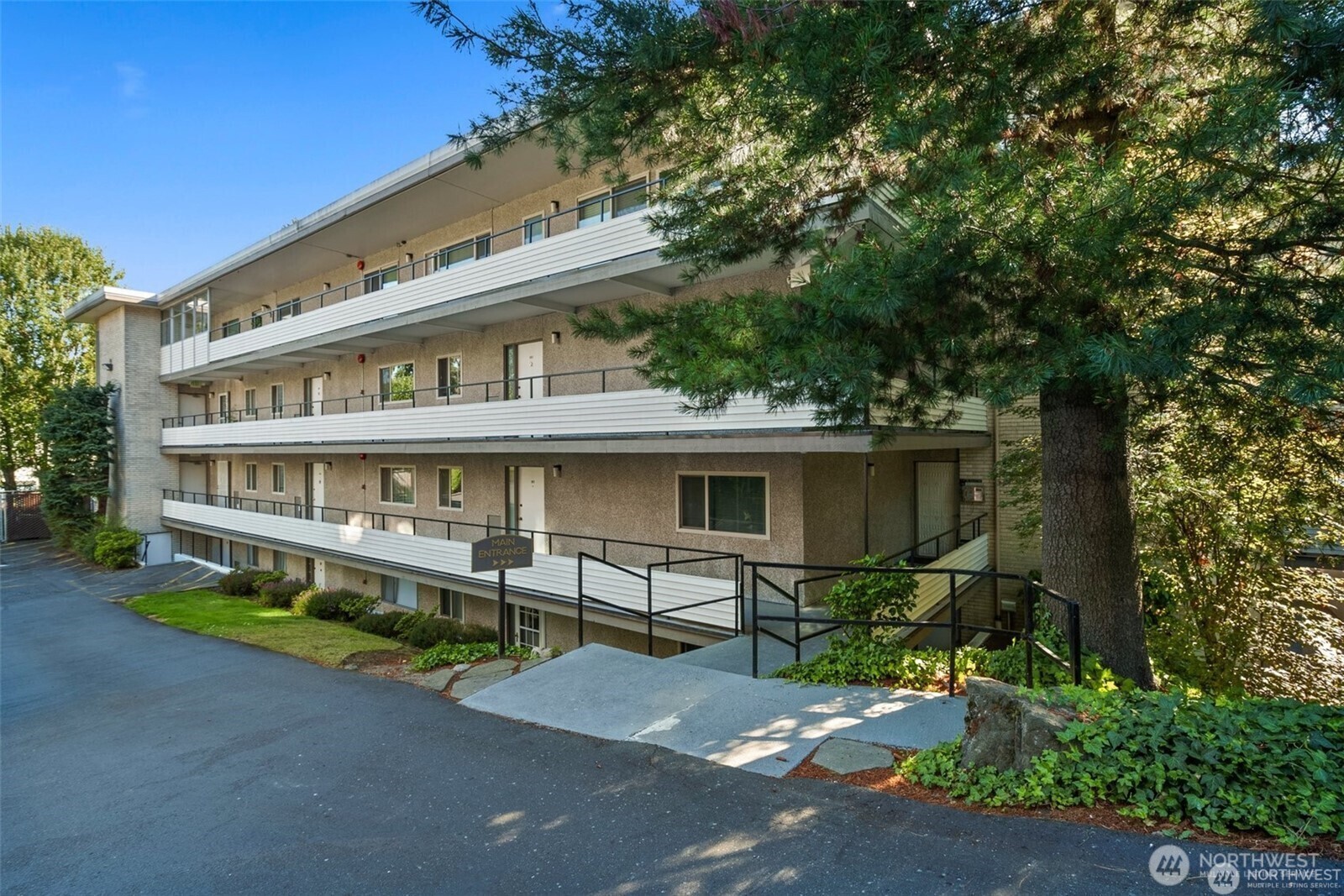 Property Photo:  322 N 134th Street 104  WA 98133 