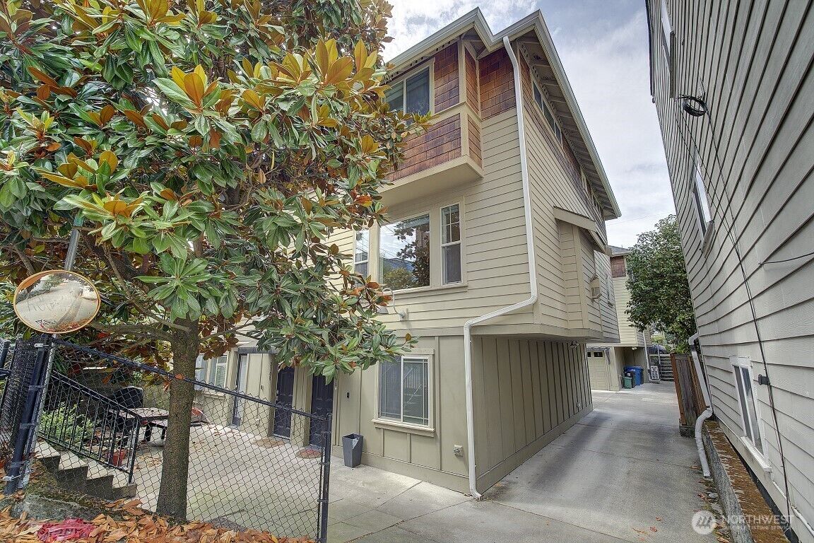Property Photo: 2106 E Terrace Street WA 98122