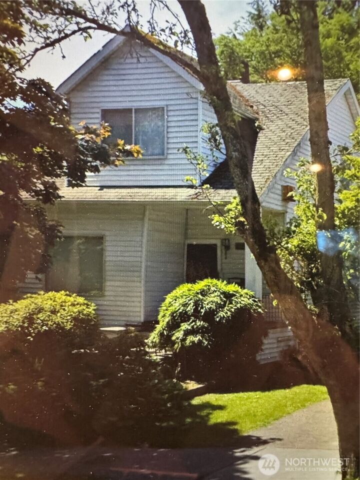 Property Photo: 605 32nd Avenue WA 98122