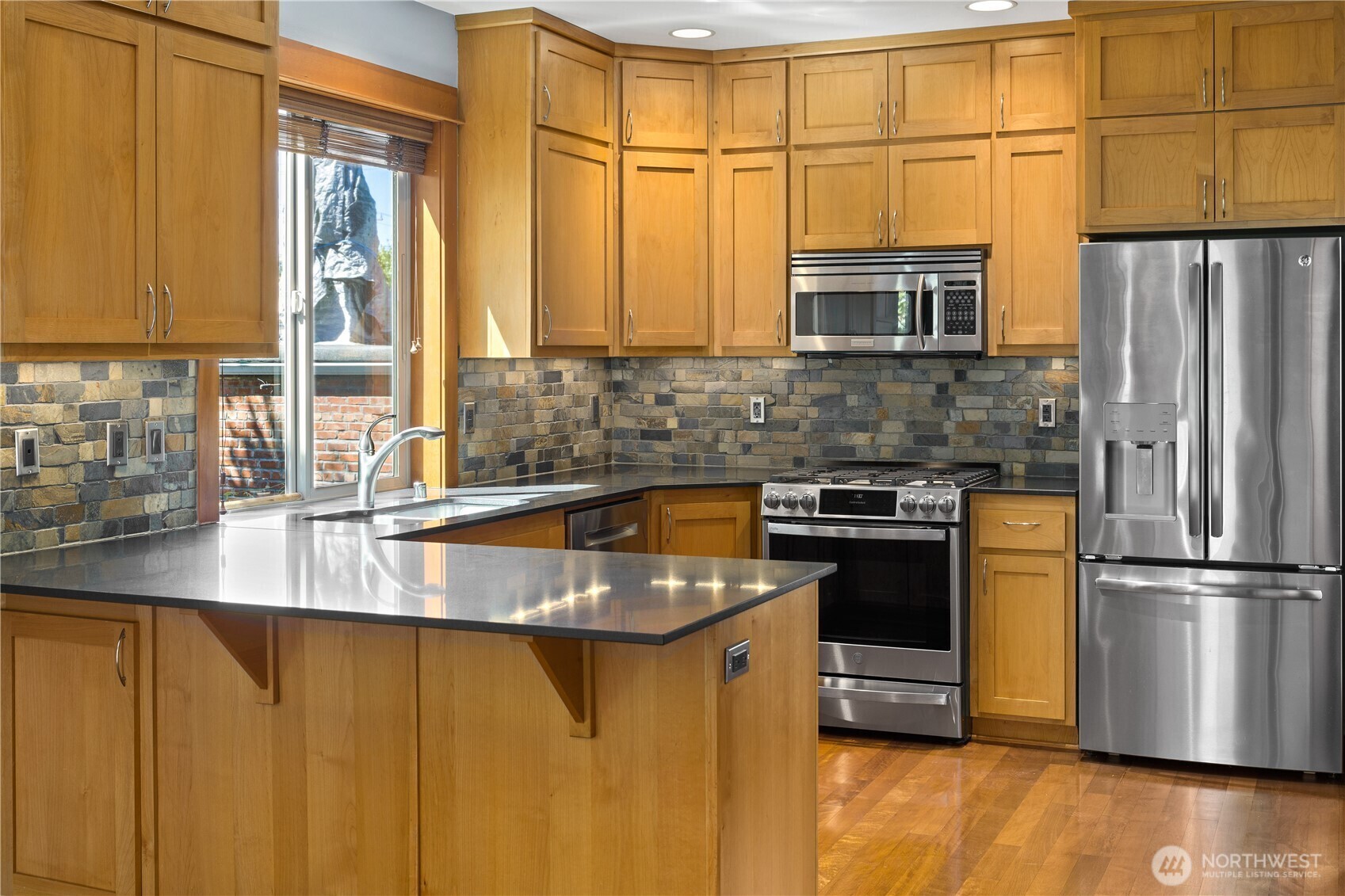 Property Photo: 1416 18th Avenue A WA 98122