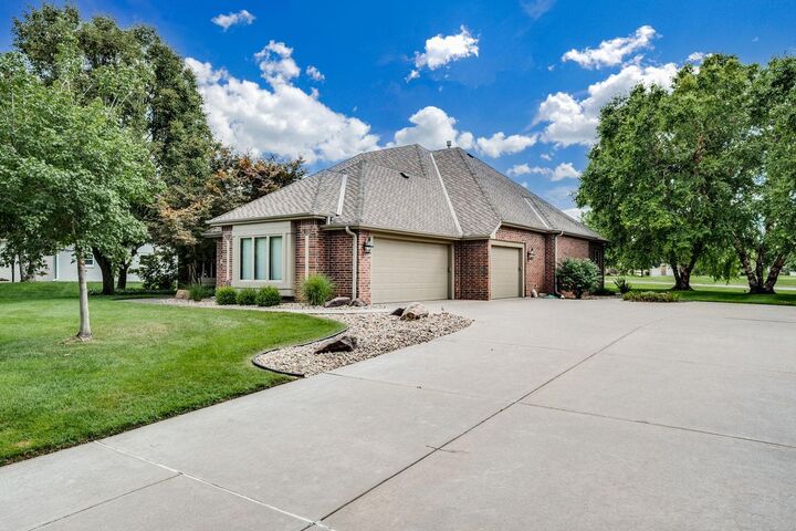 Property Photo: 2511 N Lake Ridge Cir KS 67205
