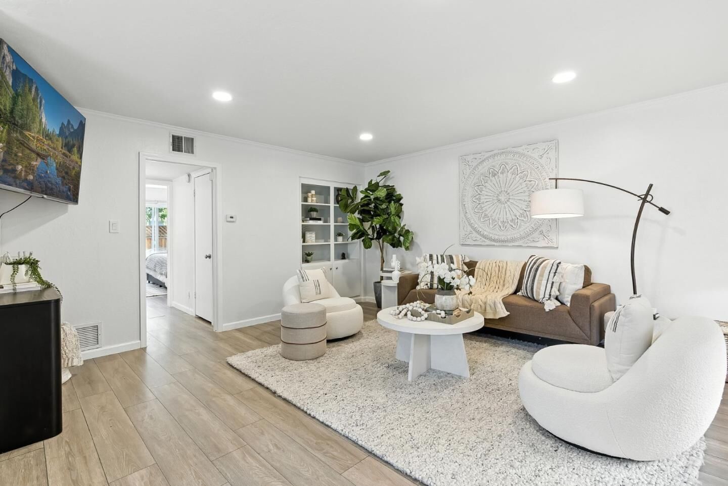 Property Photo:  3015 Los Prados Street 109  CA 94403 