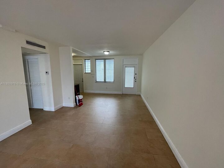 Property Photo: 1150 Euclid Ave 106 FL 33139